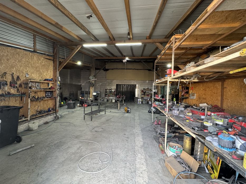 Продається комплекс промислових приміщень