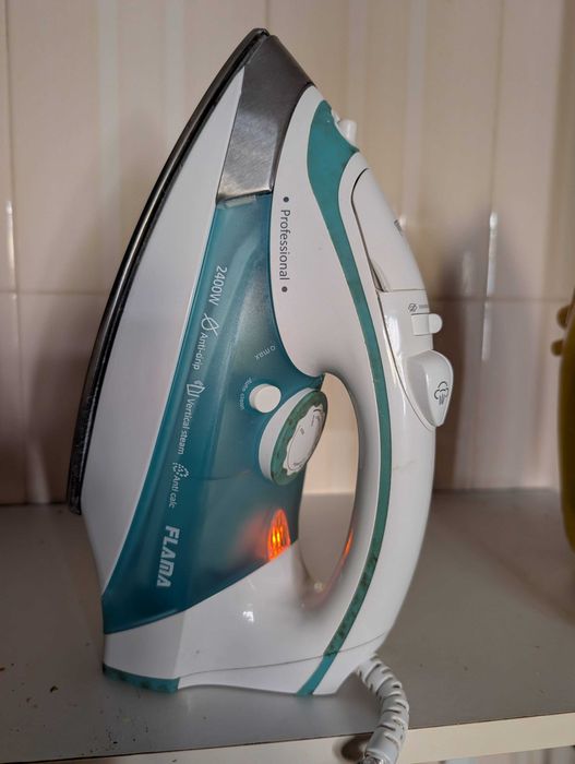 Ferro de engomar Flama 2400W