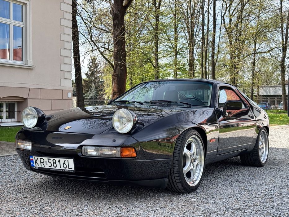 Porsche 928