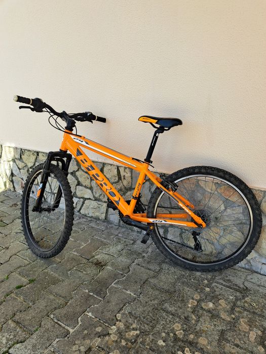 Bicicleta de Montanha B-PRO 24" – Excelente Estado