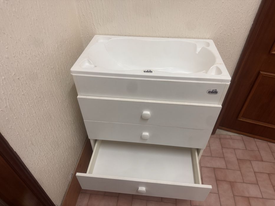 Movel com banheira de bebé
