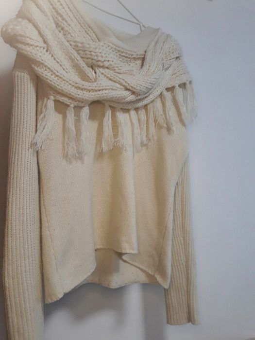 Светр з бахромою