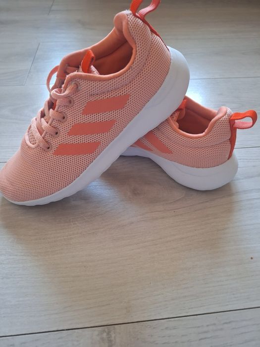 Кросівки adidas для дівчинки