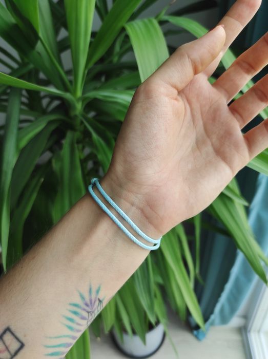 Bransoletka na sznurku z zawieszką serce z niezapominajką