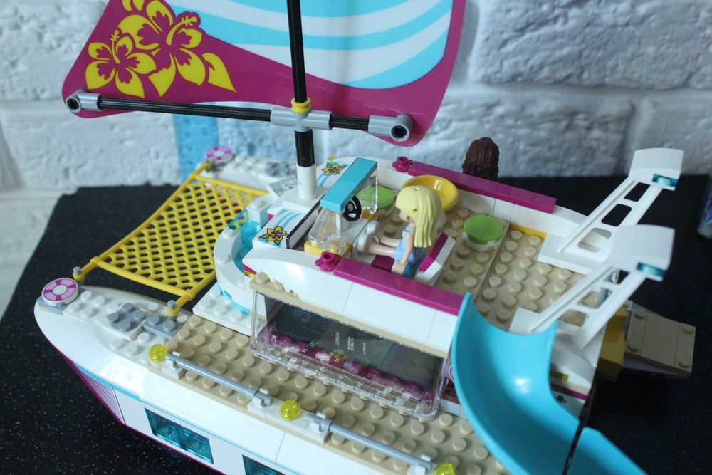 великий наборище лего LEGO Friends Катамаран Саншайн (41317)