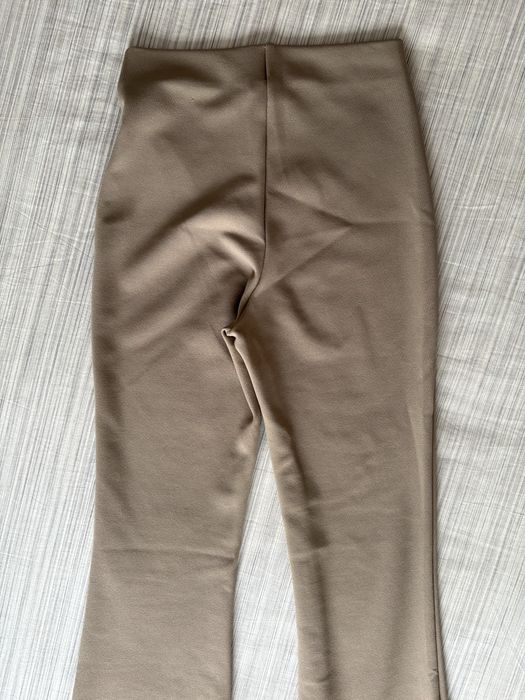 Calças flare creme H&M