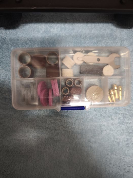 Ferramenta multifuncional sem fio com 6 velocidades variáveis ideal para trabalhos manuais, gravação, corte, polimento, esmerilhamento e perfuração.
