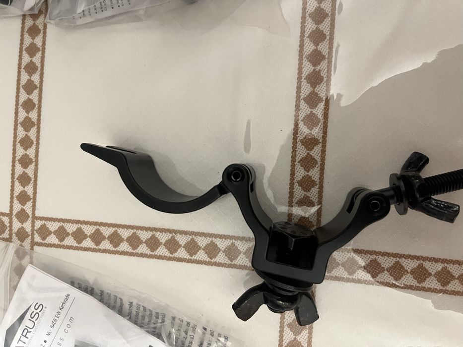 Vendo 10 peças 38-41 mm para prender na truss ( Global truss)Novas