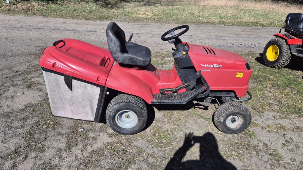 Kosiarka traktorek honda hf2220hl
silnik V-Twin o mocy 20 KM