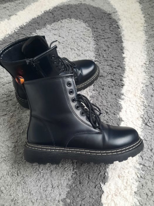 Чобітки, черевики, ботинки