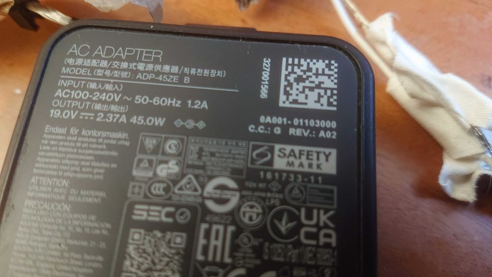 Зарядное устройство для ноутбука, 19 v, 2.37 a.