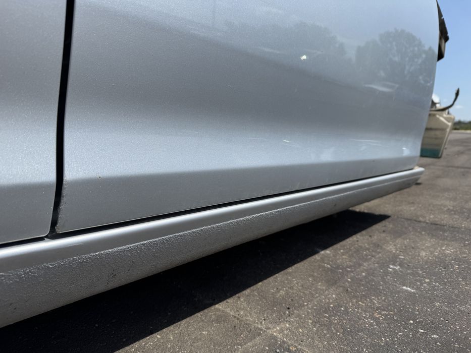 VW Golf V 5 kombi drzwi prawe przód przednie LA7W