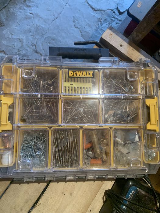 Продам набір саморізів шайб Dewalt