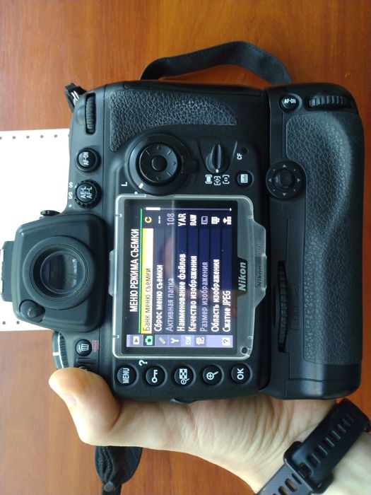 Nikon D700 фотоапарат, MB-D10 50мм 1,4 20мм 1,8