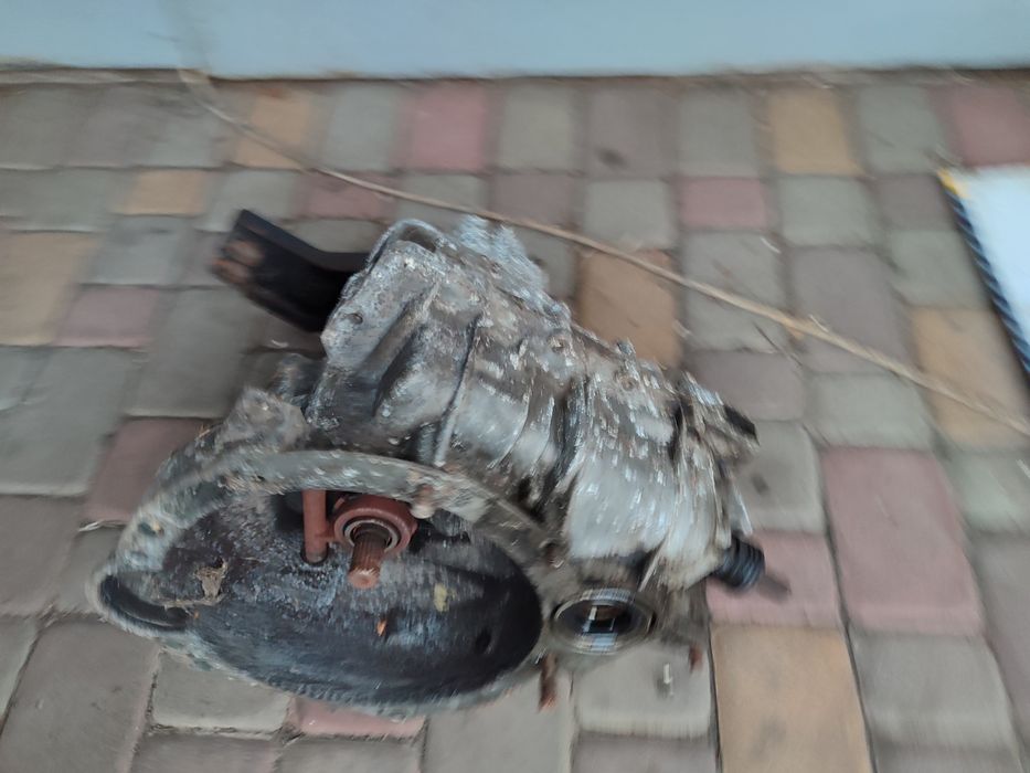 продам коробку на автомобиль Сенс