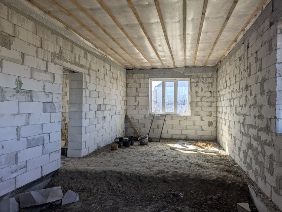 Продається БЕЗ КОМІСІЇ ТЕРМІНОВО недобудований будинок для тих, хто мр