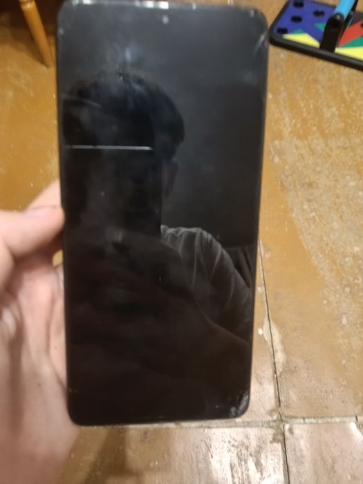 Продам poco x7 pro з коробкою дефекти поломаний модуль і побитий екран