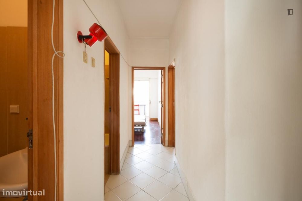 Quarto - localizado em Alcântara Lisbon