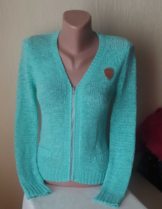 Жіноча кофта в'язана і укорочена блузка