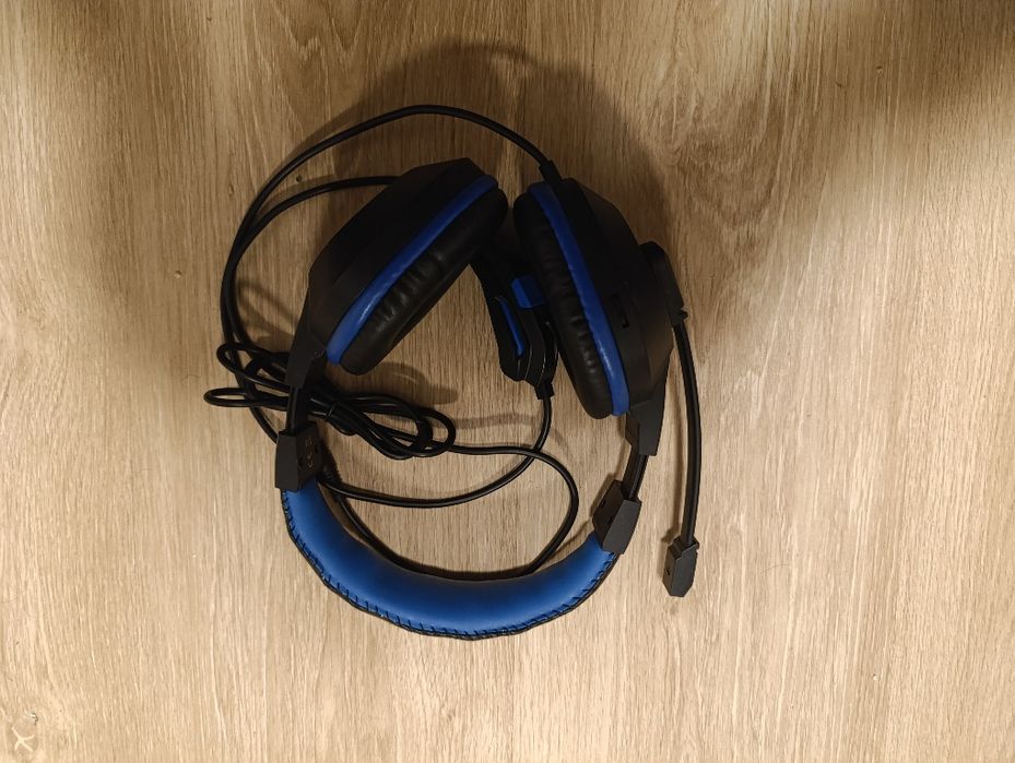 PS4+2 comandos+Auscultadores+10 jogos+6 bluerays(saga Harry Potter)+