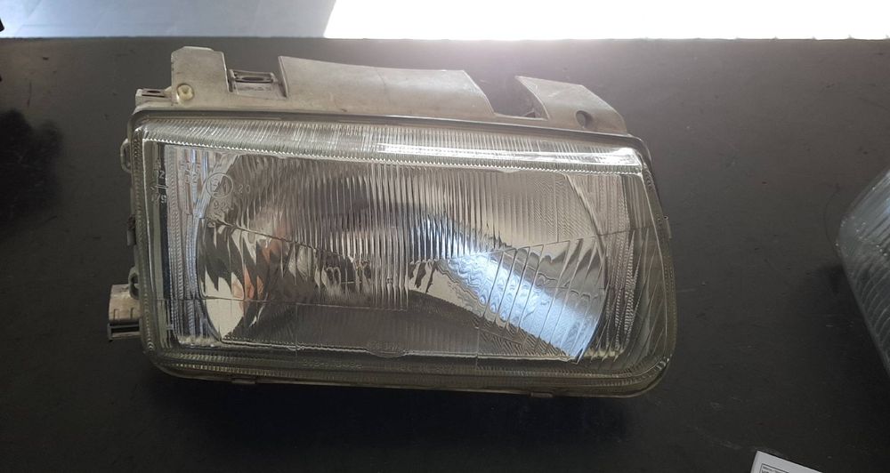 Ótica / farol direita VOLKSWAGEN Polo (6N)