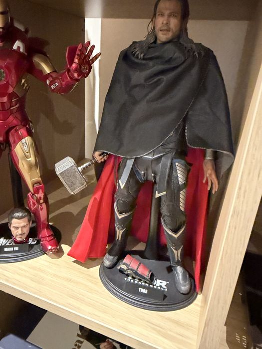 Hot toys figura acao