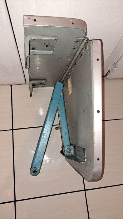 Столик із залізничного вагона потяга