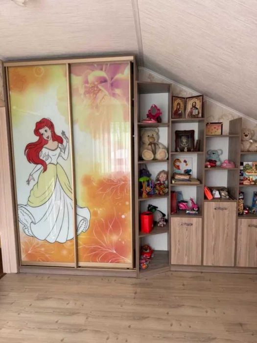 Продаж сучасного будинку з виглядом на озеро