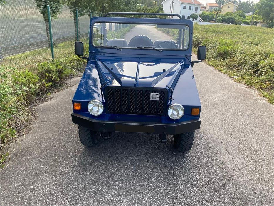 UMM 2.3 turbo diesel 8 lugares