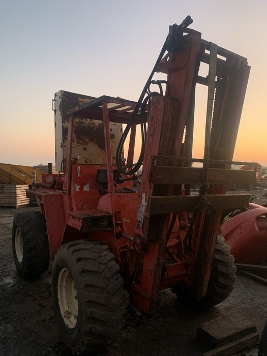 Wózek widłowy terenowy manitou