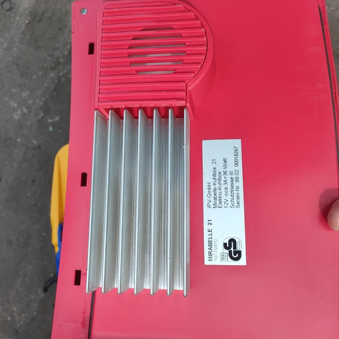 Lodówka chłodziarka samochodowa 12v/230v super stan