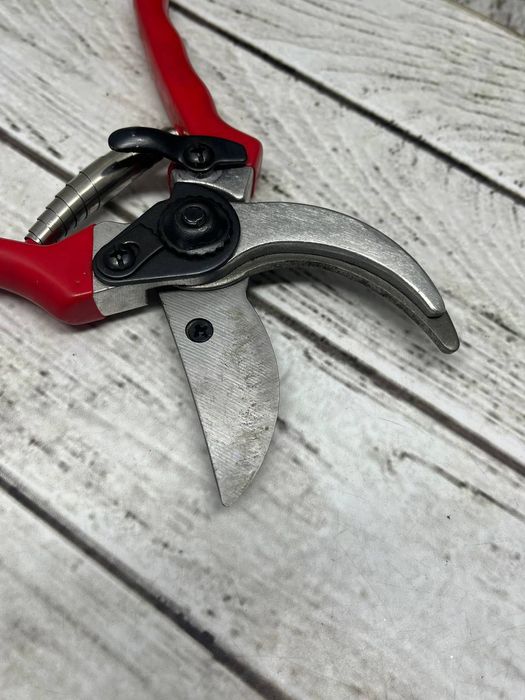 Секатор садовый 20см