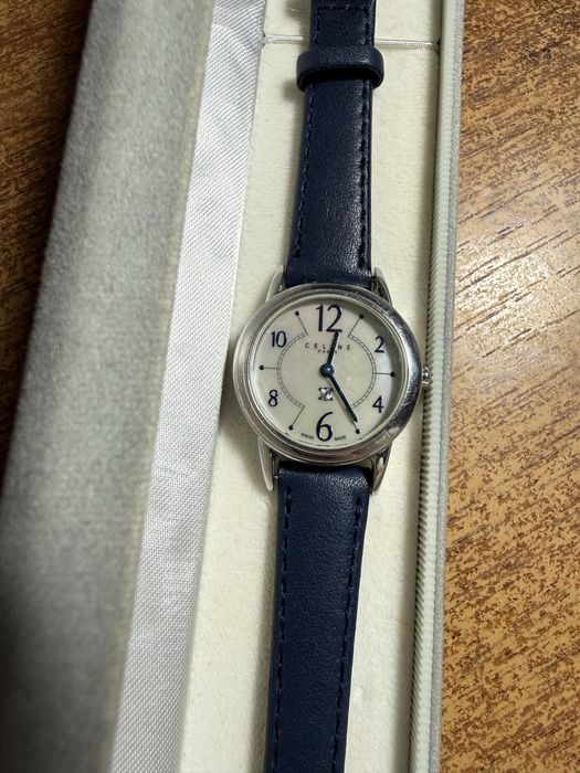 Жіночий годинник зі шкіряним ремінцем