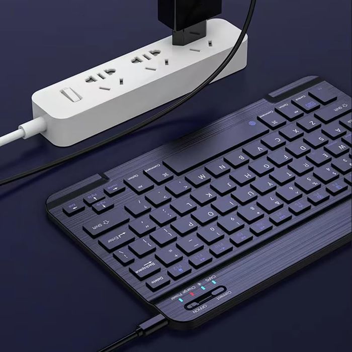 teclado universal de 10 polegadas , conecta via bluetooth .