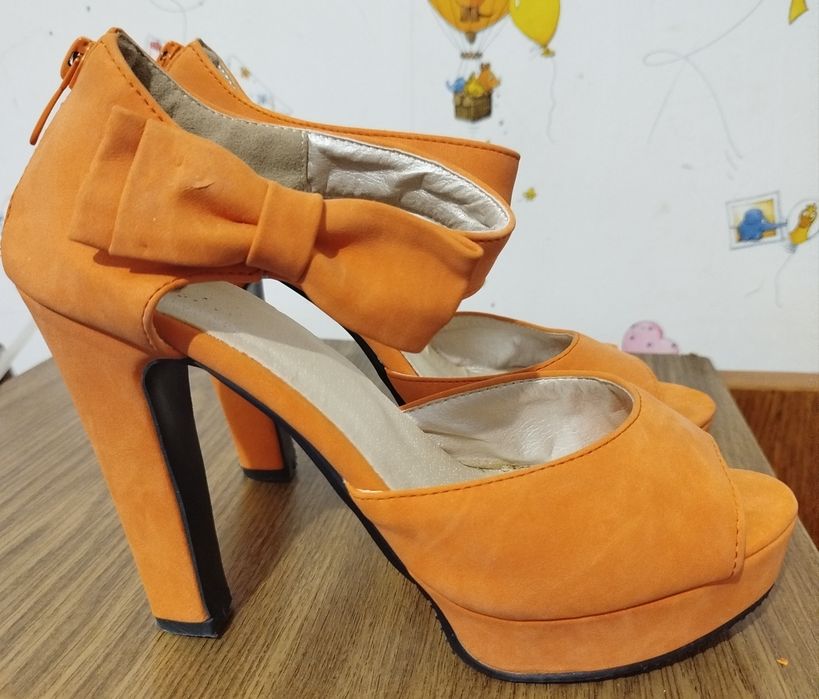 Продам босоножки 40 р.
