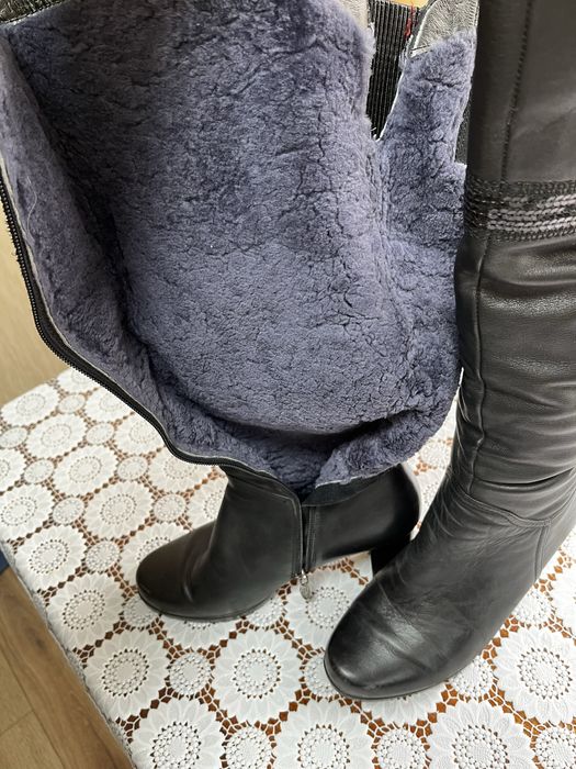 Продам чобітки жіночі