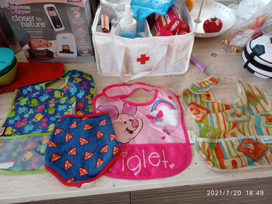 Tomee Tippee 7 sliniakow/fartuszkow , miseczki i naczynia ,ogrzewacz t