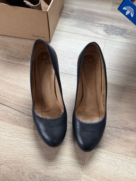 Czarne szpilki Ryłko