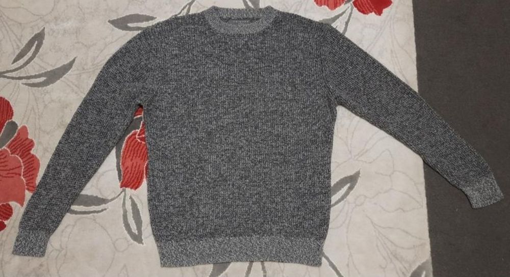 Светр чоловічий, в'язаний.
