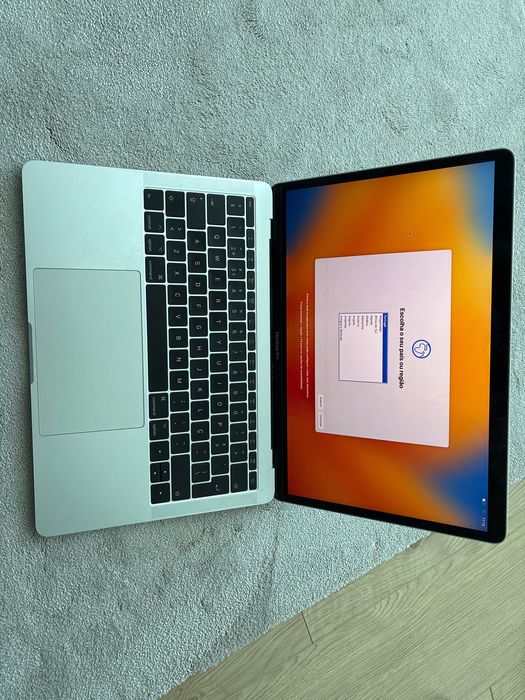 MacBook Pro 13” 2017 Cinzento — i5 2.3 GHz / 8 GB RAM / Bateria excelente / Sem riscos