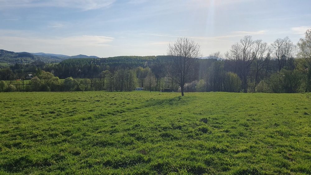 Widokowa działka budowlana w Koconiu z panoramą na Beskidy