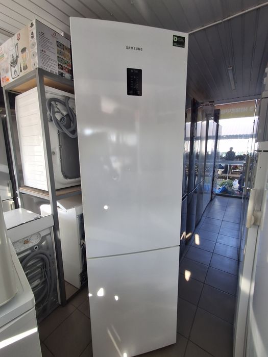 Холодильник  Samsung model RB37J5249WW