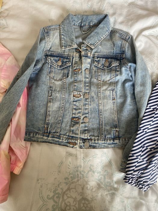 Sprzedam 3 kurtki wiek 8-9 lat