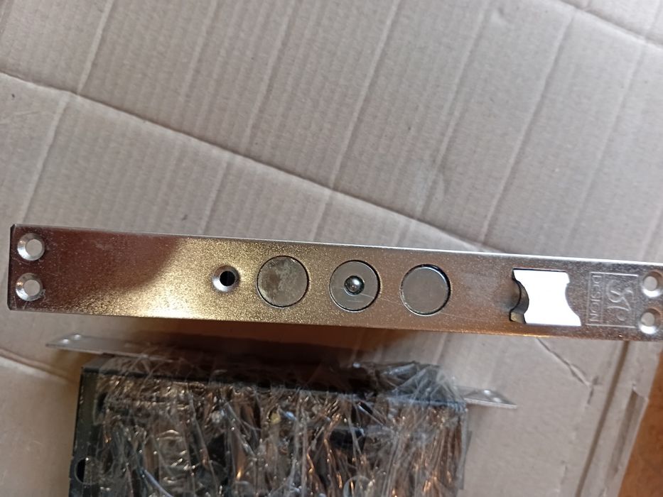 Продам врезной замок на китайськую дверь.