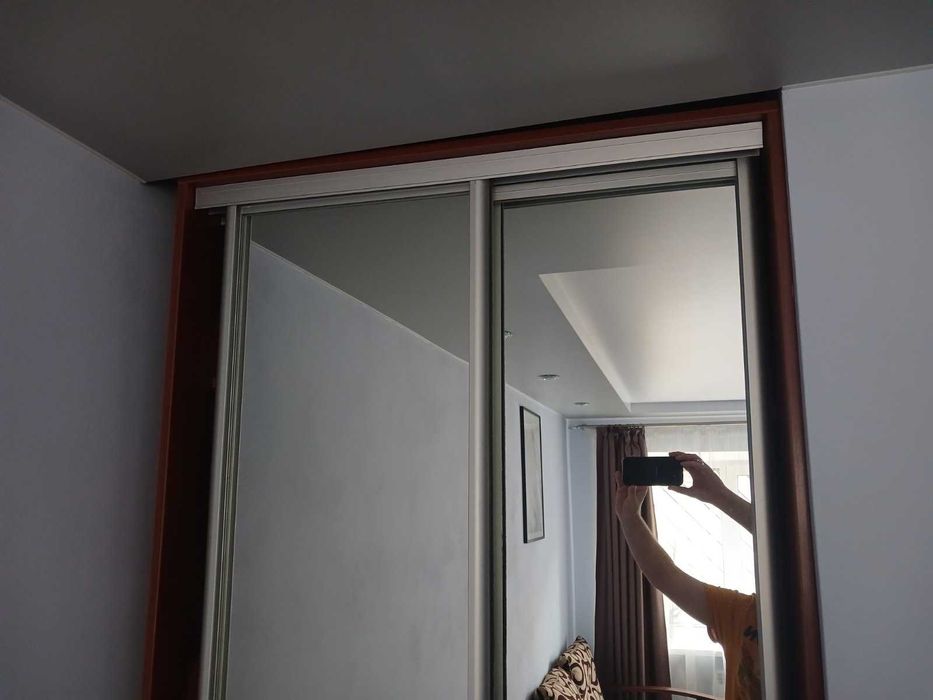 Шафа купе б/у, в нормальному стані