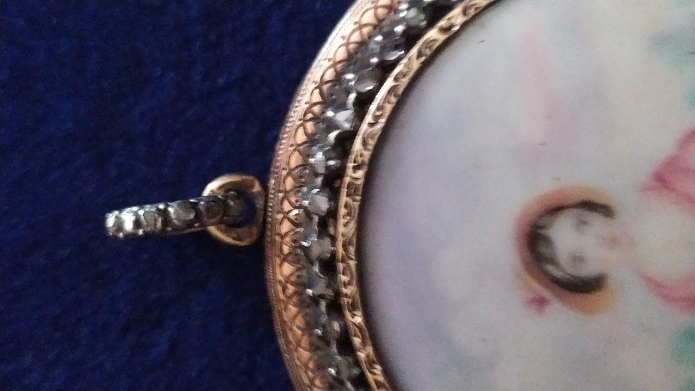 Pendente de ouro com prata e diamantes