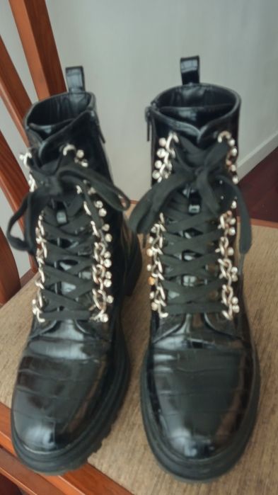 Botas pretas pelo tornozelo Bellucci