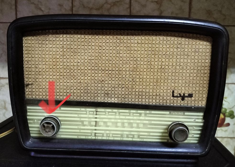 Rádio antigo marca Lys