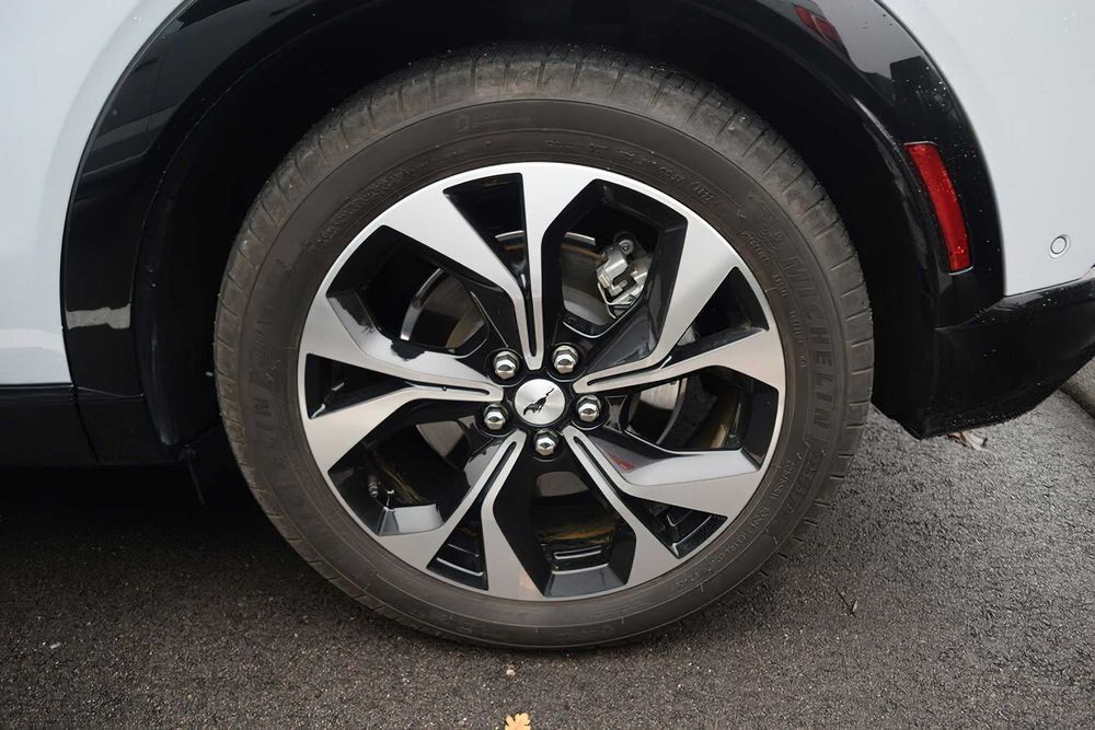 Ford Mustang Mach-E Gt      2023