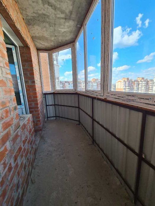 Продам 4-х кімнатну новобудову на Леваді